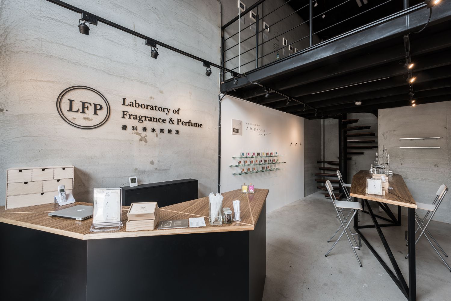 Perfume Showroom